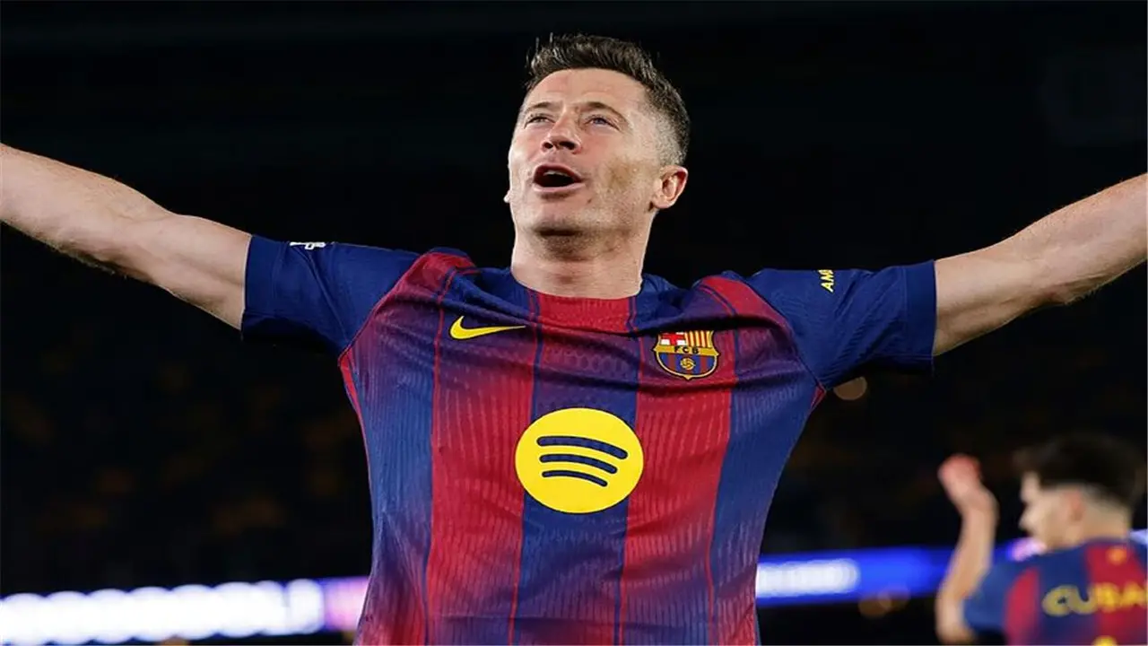 ليفاندوفسكي يكشف حقيقة رحيله عن برشلونة ومصير استمراره مع منتخب بولندا